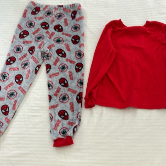 Marvel size 4 - 5 years Red / Gray SpiderMan Pajama Set - Picture 6 of 16